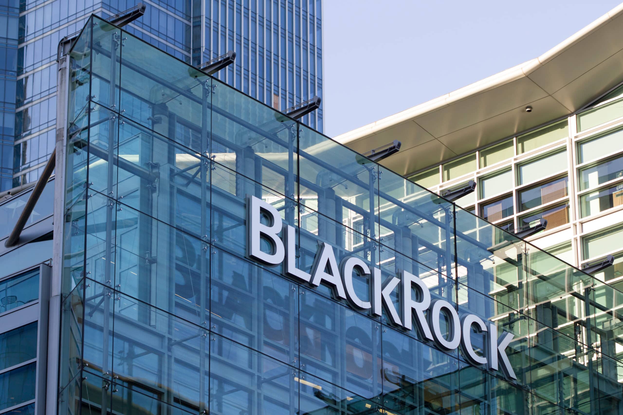 BlackRock dẫn đầu với 564 triệu đô giao dịch vào thứ Sáu